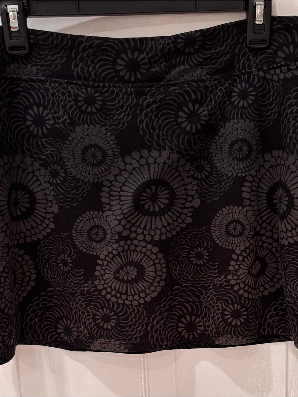 Tranquility, Women’s Skort, Black/Grey, Floral, Size Small EUC